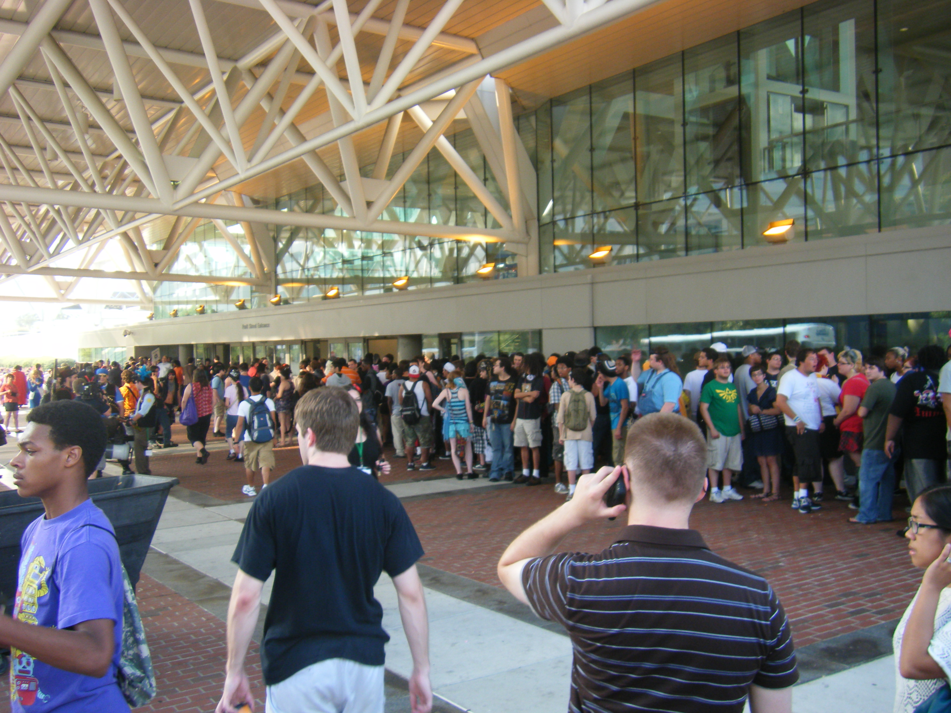 The queue to get in to Day 1