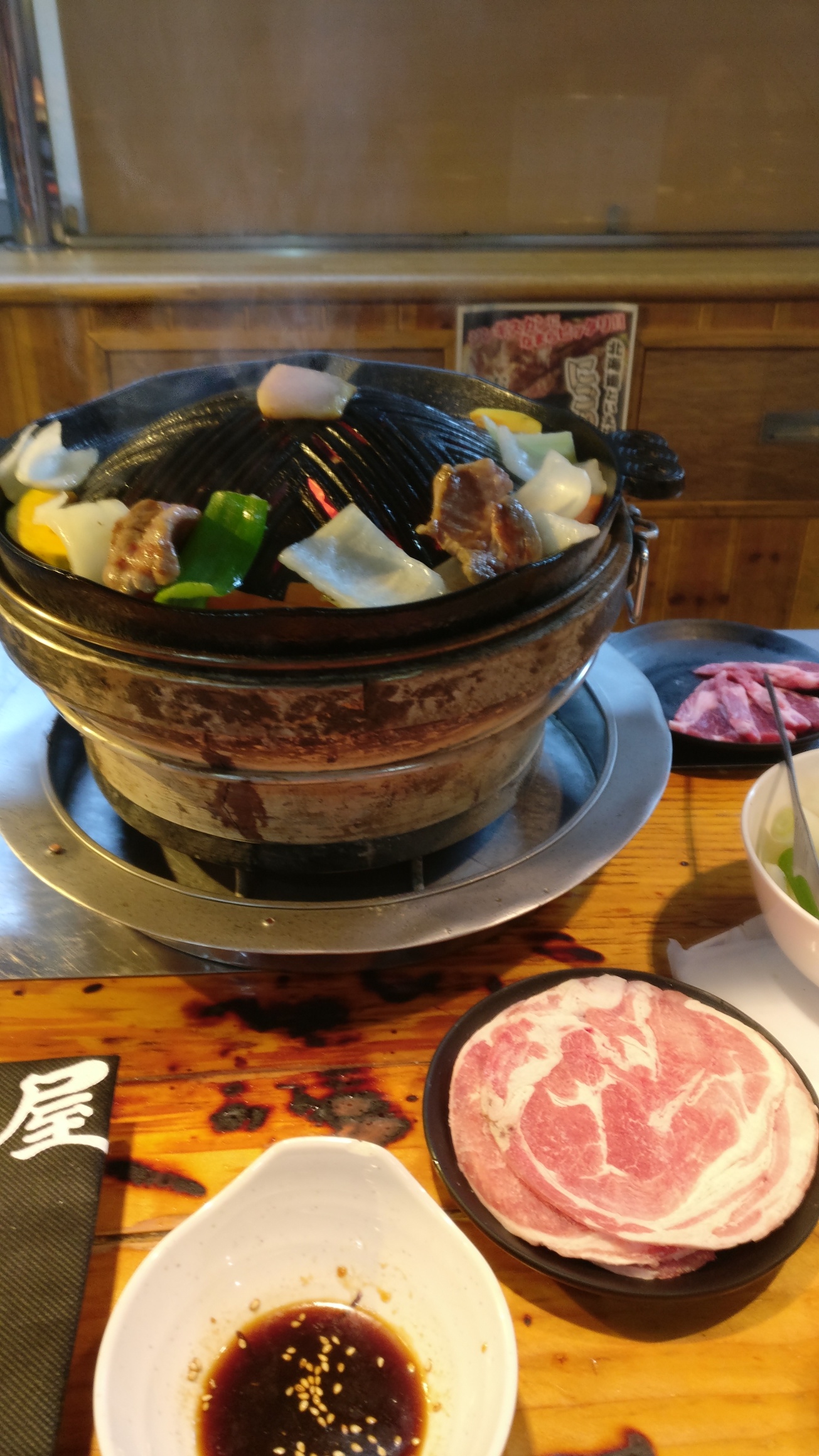 Lamb and veg on the skillet at Jingisukan Daikokuya